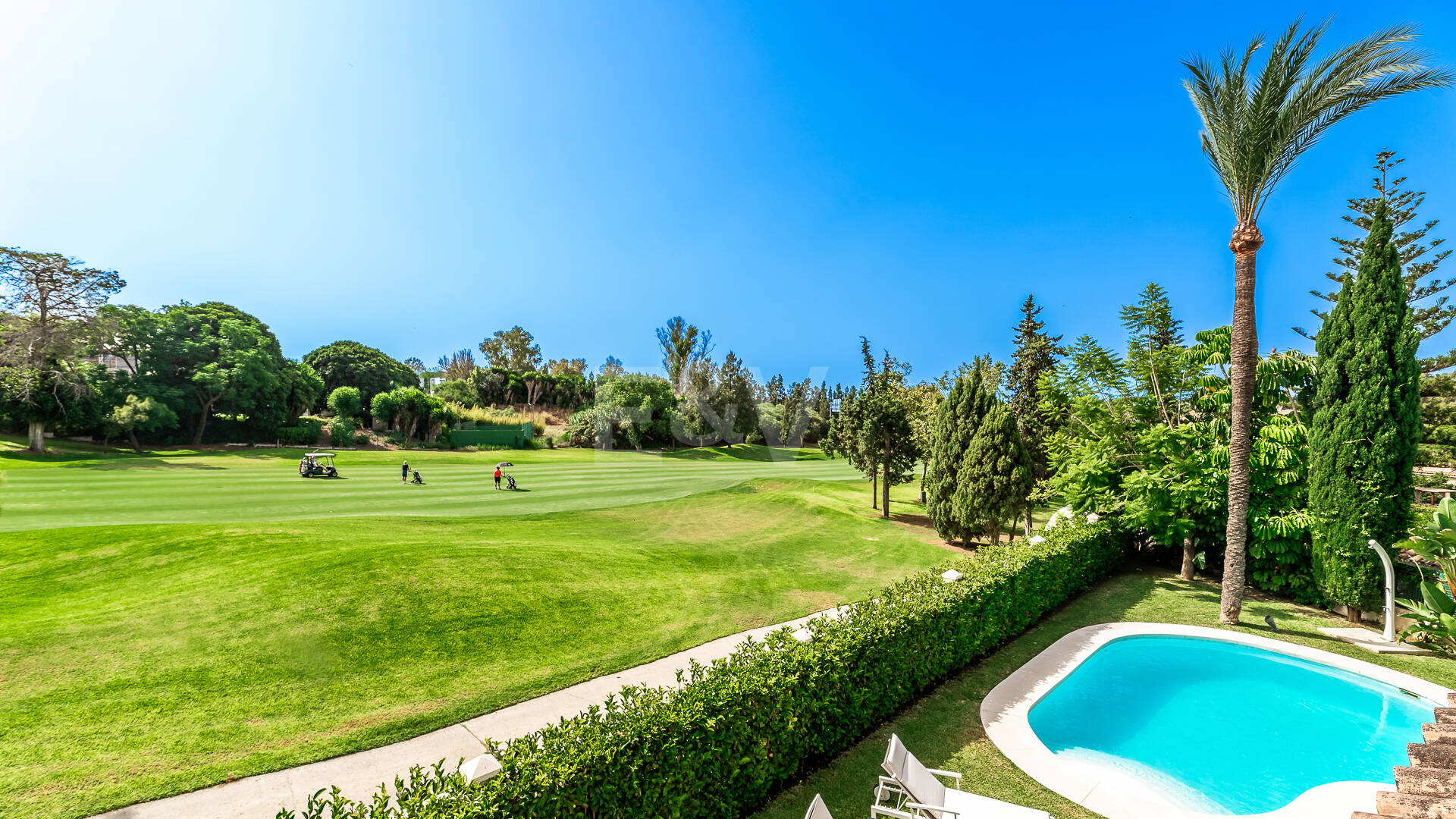 Elegante Golfvilla in Erster Reihe mit Außergewöhnlichem Blick auf den Golfplatz in Toplage