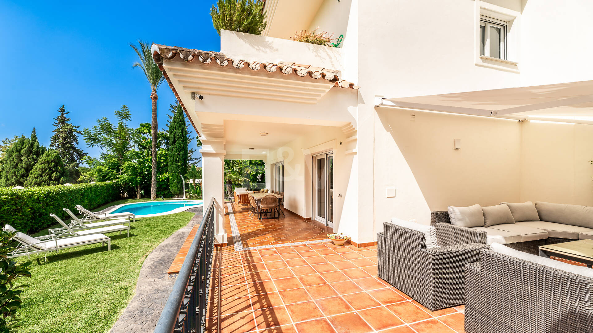 Elegante Golfvilla in Erster Reihe mit Außergewöhnlichem Blick auf den Golfplatz in Toplage