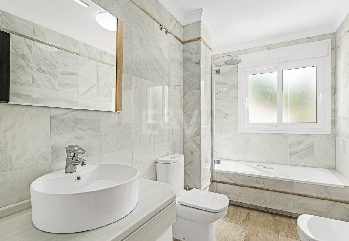 Elegancki Frontline Golf Villa z wyjątkowymi widokami na Golf Course w pierwszej lokalizacji