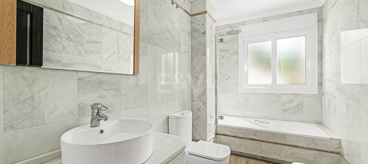 Elegant Frontline Golf Villa with Exceptional Views to the Golf Course in Prime Location