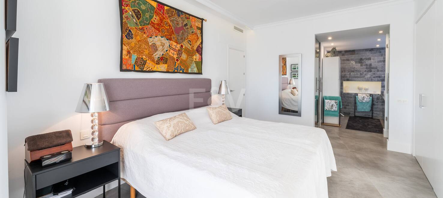 Precioso apartamento con piscina privada e impresionantes vistas al mar