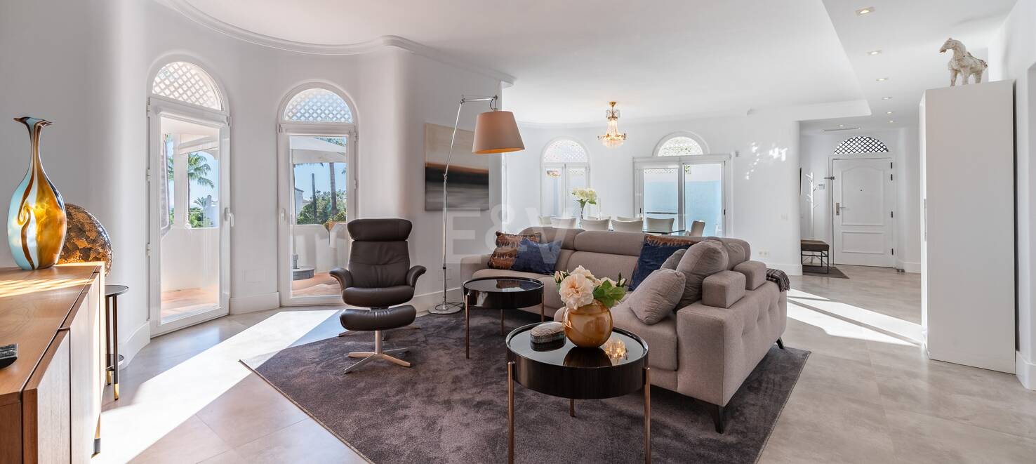 Precioso apartamento con piscina privada e impresionantes vistas al mar