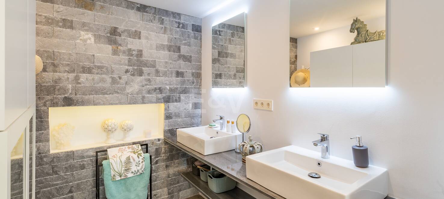 Precioso apartamento con piscina privada e impresionantes vistas al mar