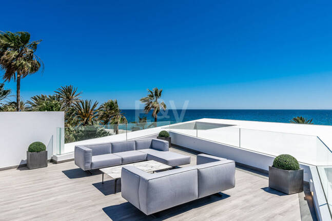 Frontline Beach State-of-the-Art Masterpiece