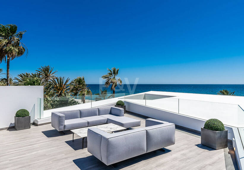 Frontline Beach State-of-the-Art Masterpiece