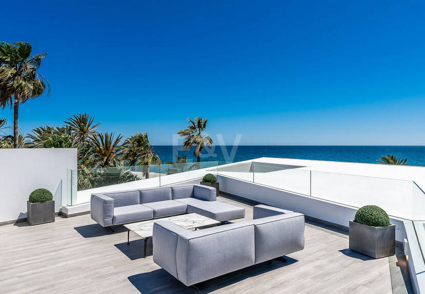 Frontline Beach State-of-the-Art Masterpiece