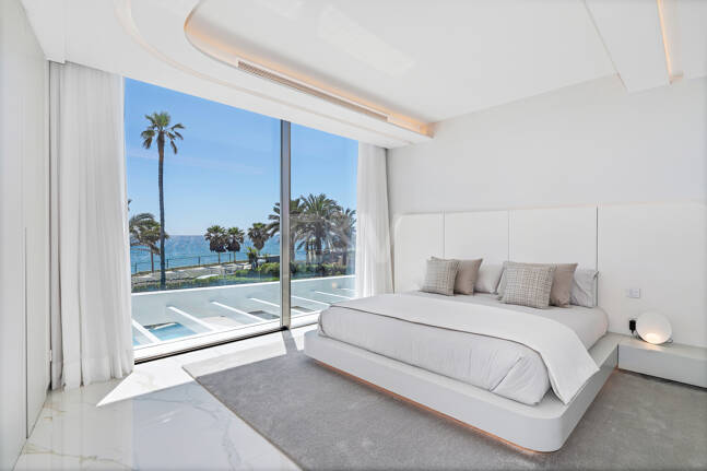 Frontline Beach State-of-the-Art Masterpiece