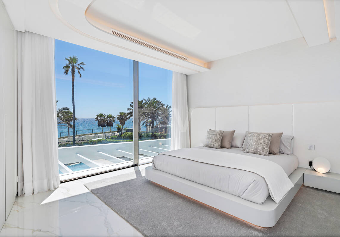 Frontline Beach State-of-the-Art Masterpiece