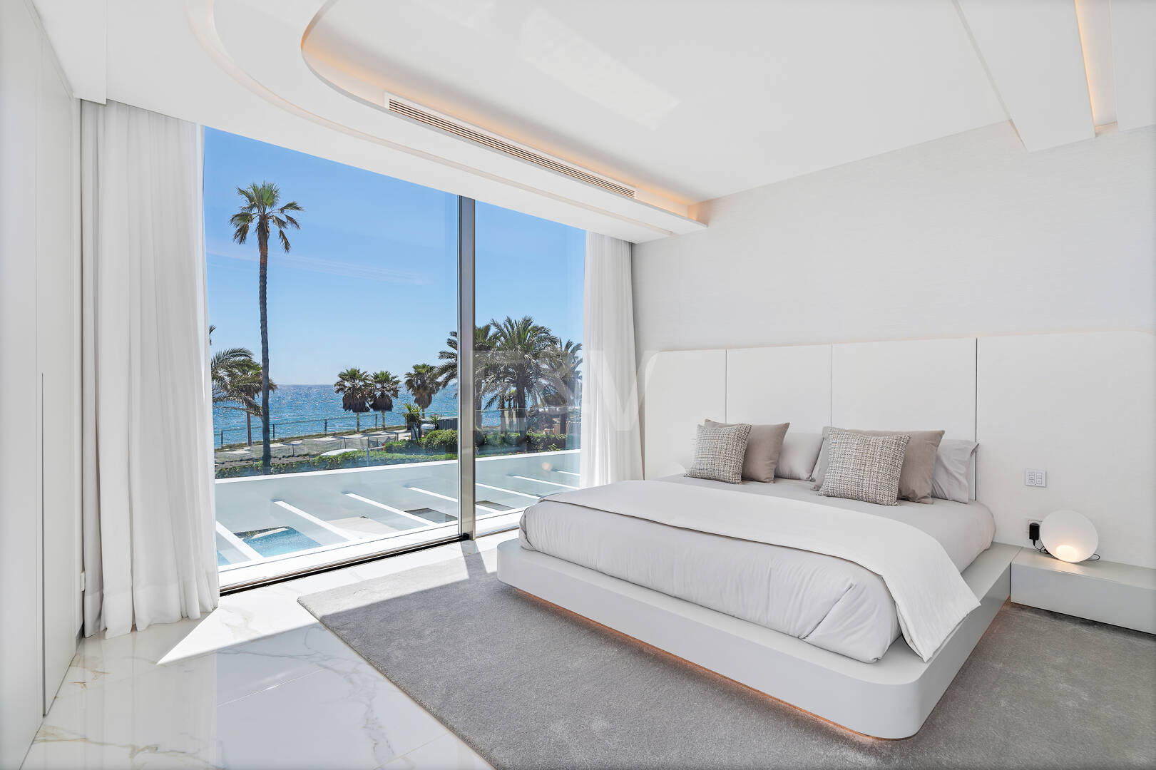 Frontline Beach State-of-the-Art Masterpiece