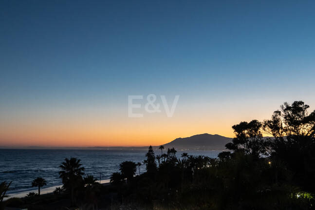 Frontline Beach State-of-the-Art Masterpiece