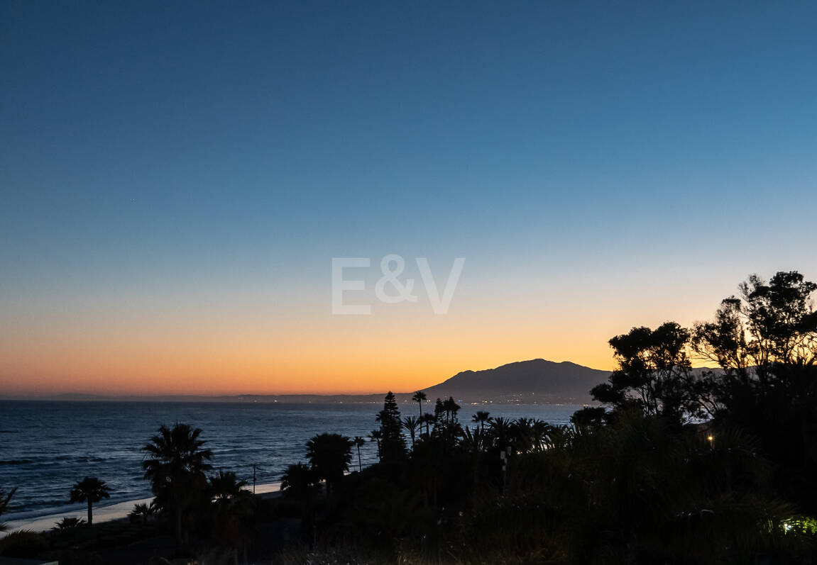 Frontline Beach State-of-the-Art Masterpiece