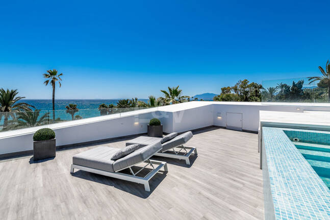 Frontline Beach State-of-the-Art Masterpiece