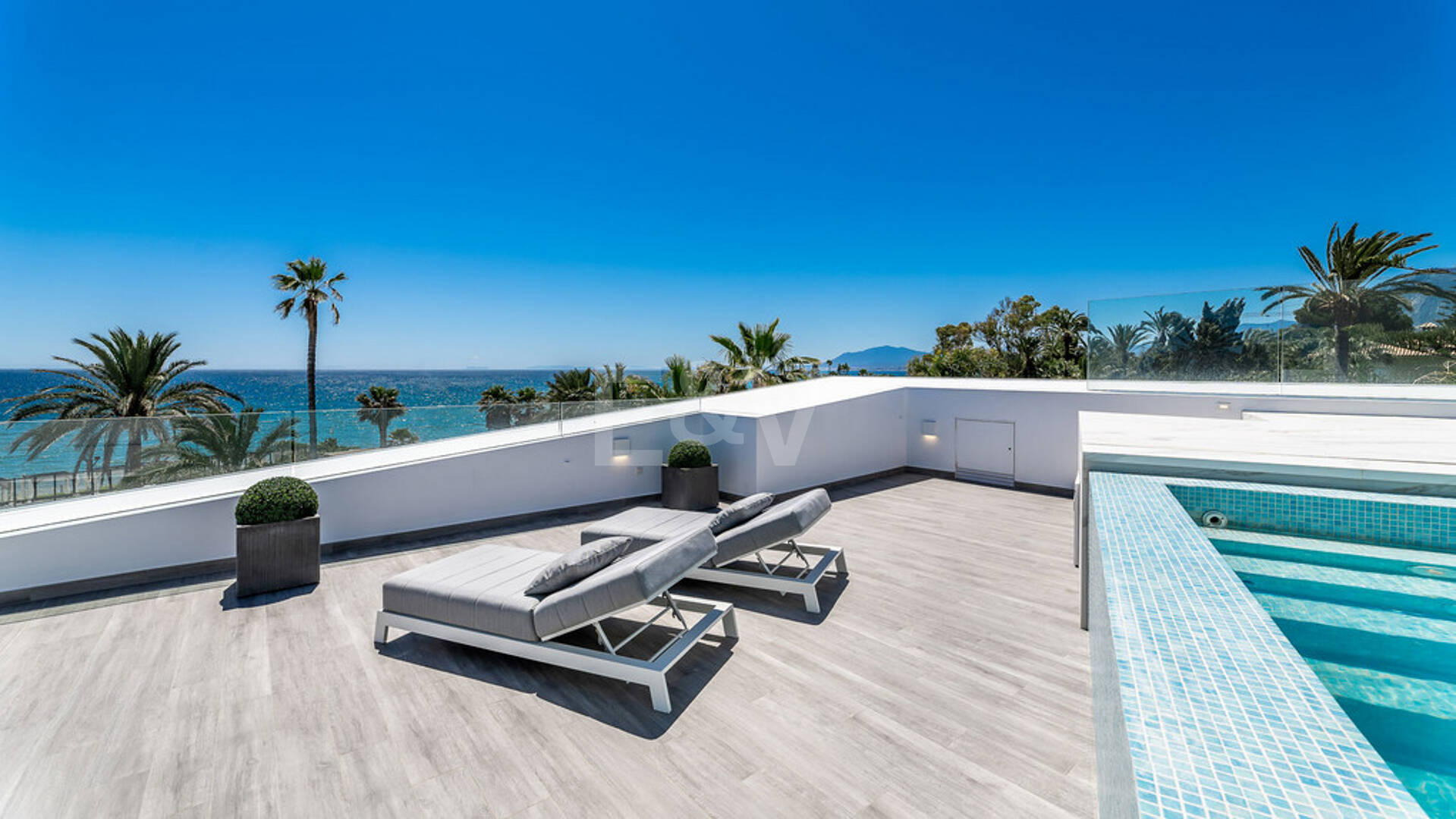 Frontline Beach State-of-the-Art Masterpiece