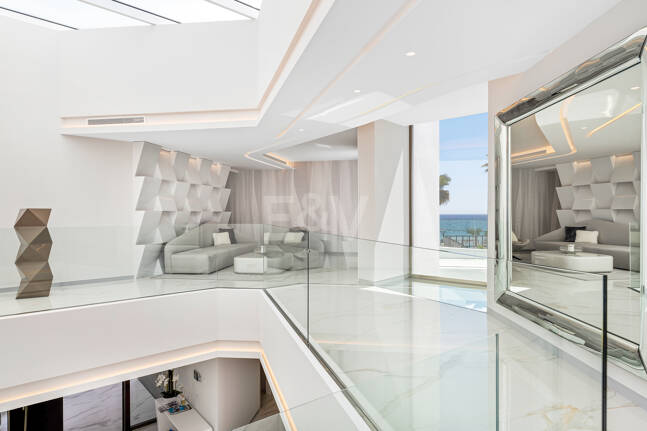 Frontline Beach State-of-the-Art Masterpiece