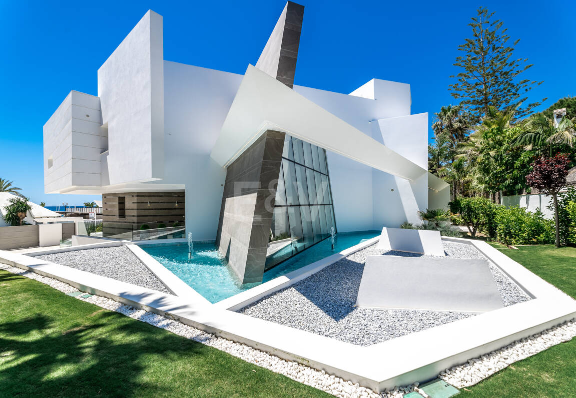 Frontline Beach State-of-the-Art Masterpiece