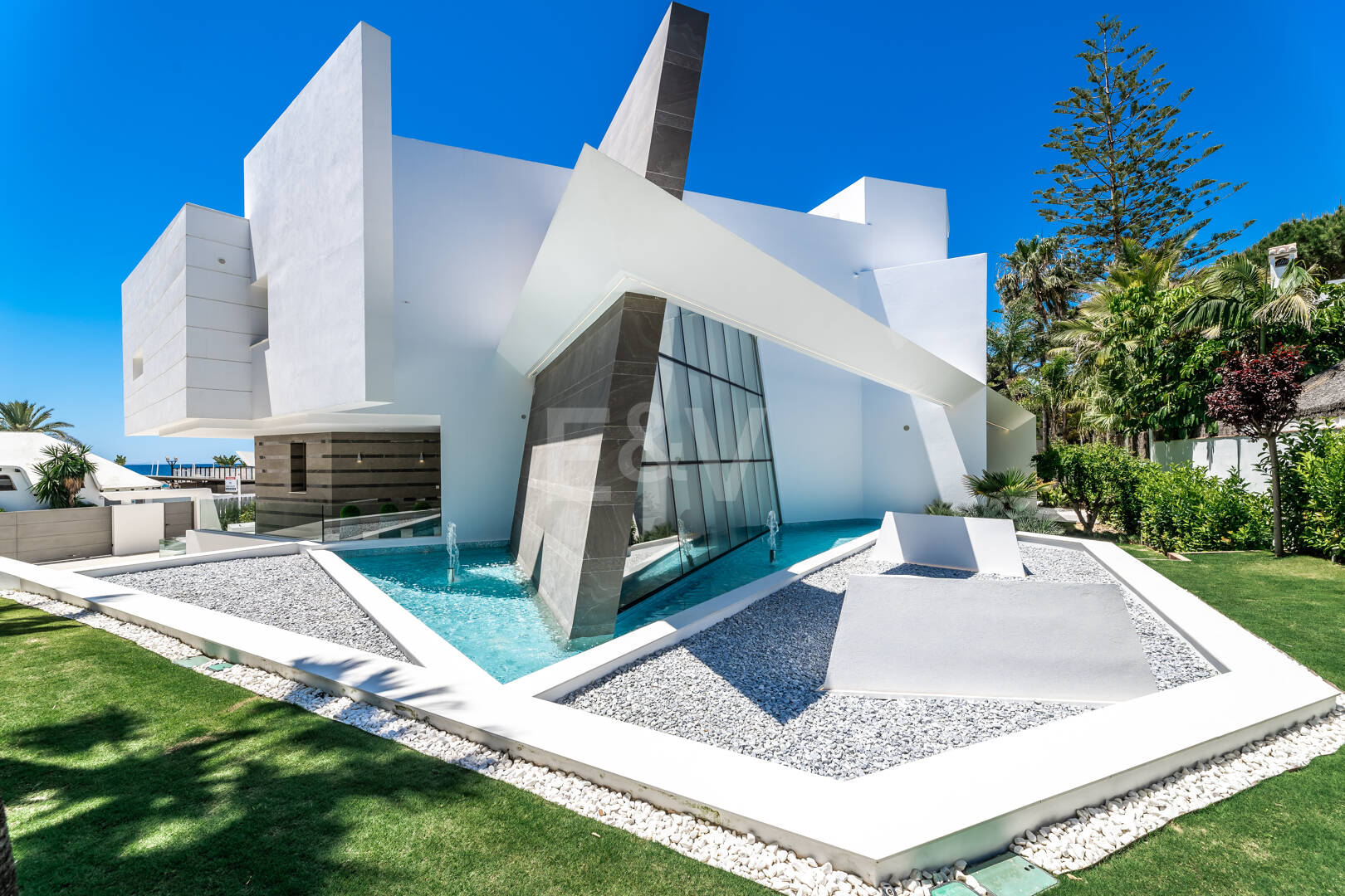 Frontline Beach State-of-the-Art Masterpiece