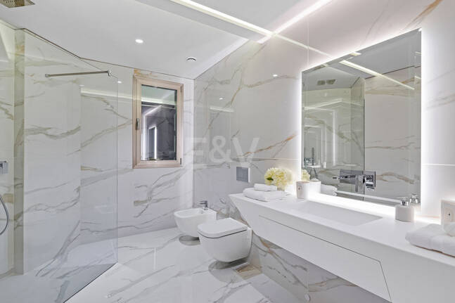 Frontline Beach State-of-the-Art Masterpiece