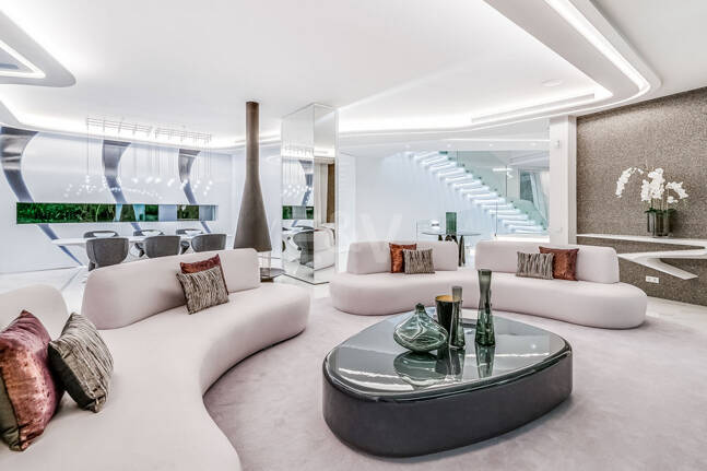 Frontline Beach State-of-the-Art Masterpiece