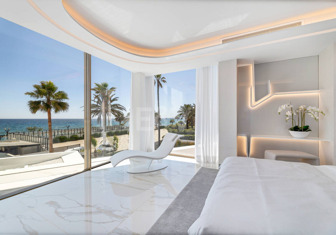 Frontline Beach State-of-the-Art Masterpiece