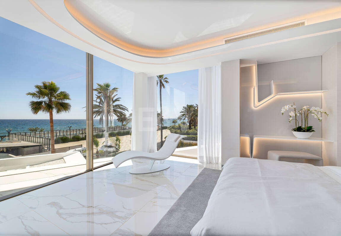 Frontline Beach State-of-the-Art Masterpiece