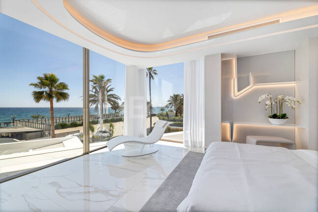 Frontline Beach State-of-the-Art Masterpiece