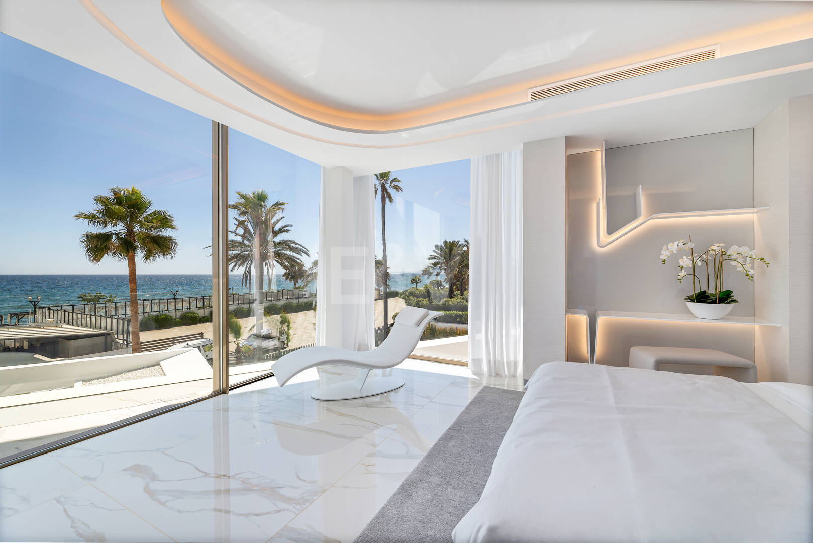 Frontline Beach State-of-the-Art Masterpiece