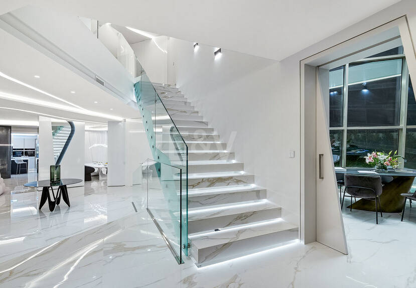 Frontline Beach State-of-the-Art Masterpiece