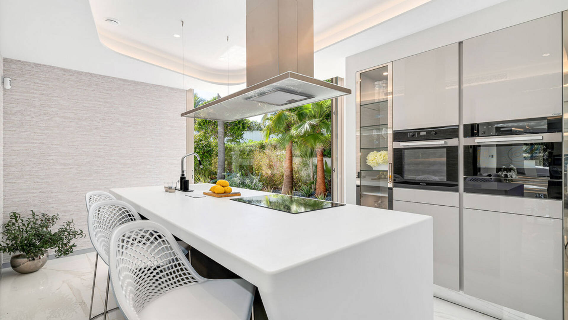 Frontline Beach State-of-the-Art Masterpiece