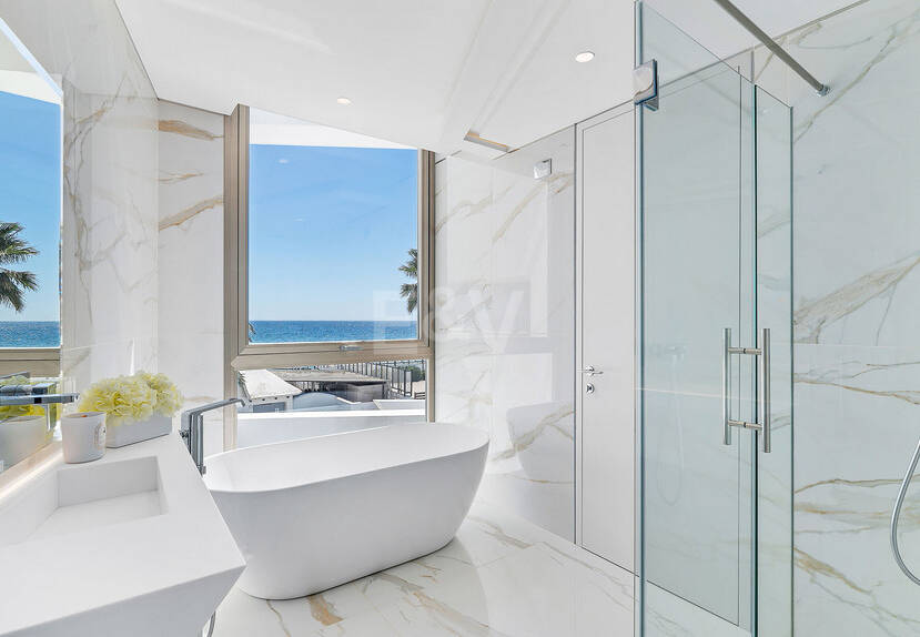 Frontline Beach State-of-the-Art Masterpiece