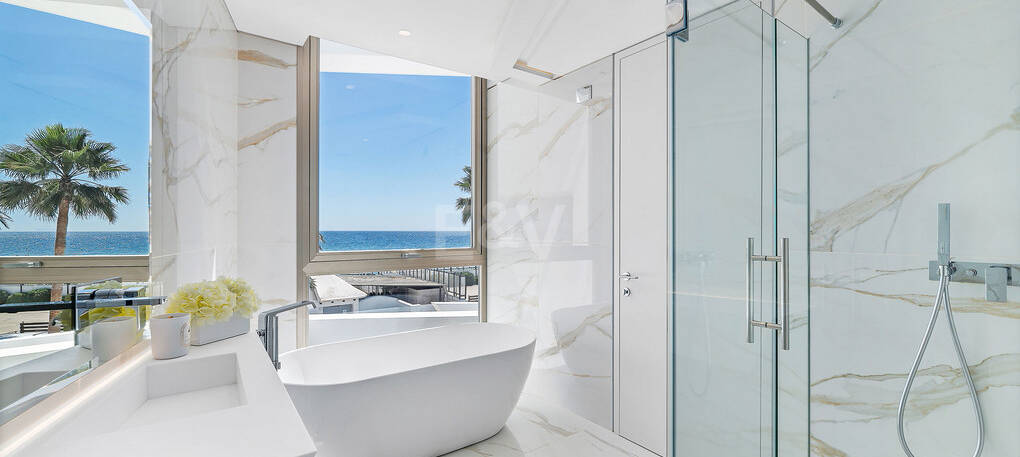 Frontline Beach State-of-the-Art Masterpiece