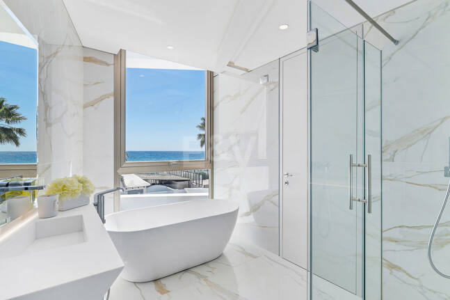 Frontline Beach State-of-the-Art Masterpiece