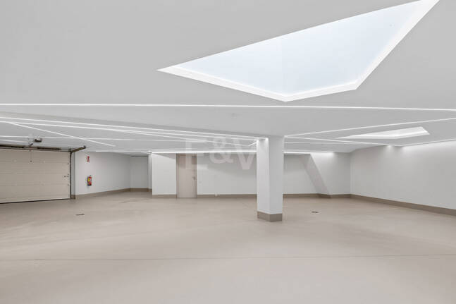 Frontline Beach State-of-the-Art Masterpiece