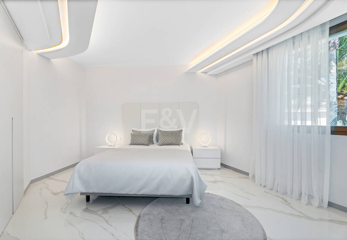 Frontline Beach State-of-the-Art Masterpiece