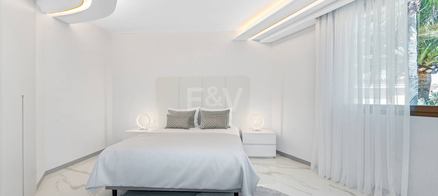 Frontline Beach State-of-the-Art Masterpiece