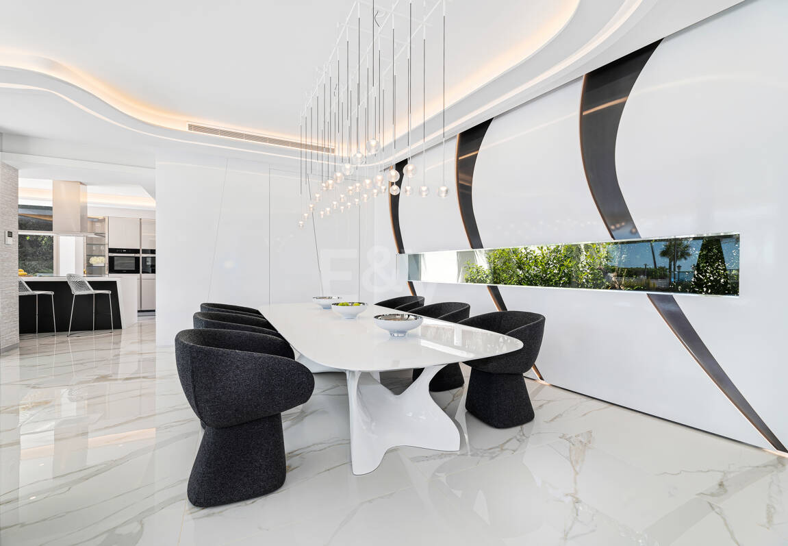 Frontline Beach State-of-the-Art Masterpiece