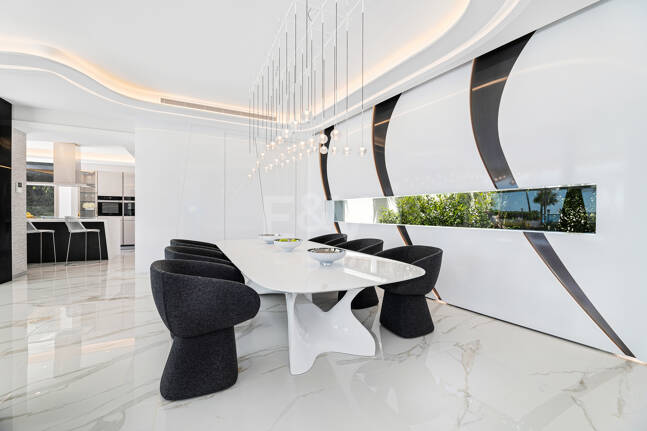 Frontline Beach State-of-the-Art Masterpiece