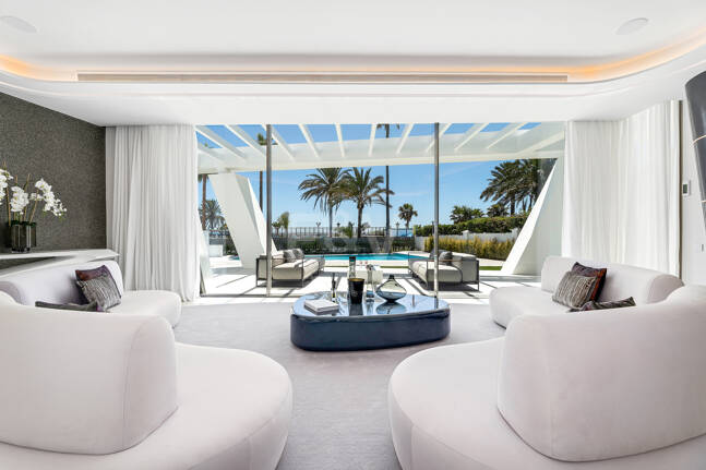 Frontline Beach State-of-the-Art Masterpiece