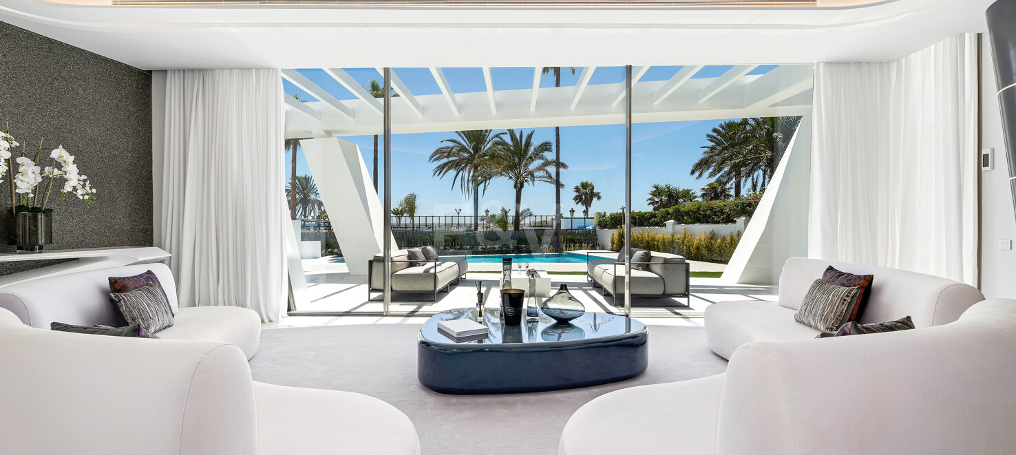 Hochmodernes Meisterwerk in Los Monteros direkt am Strand