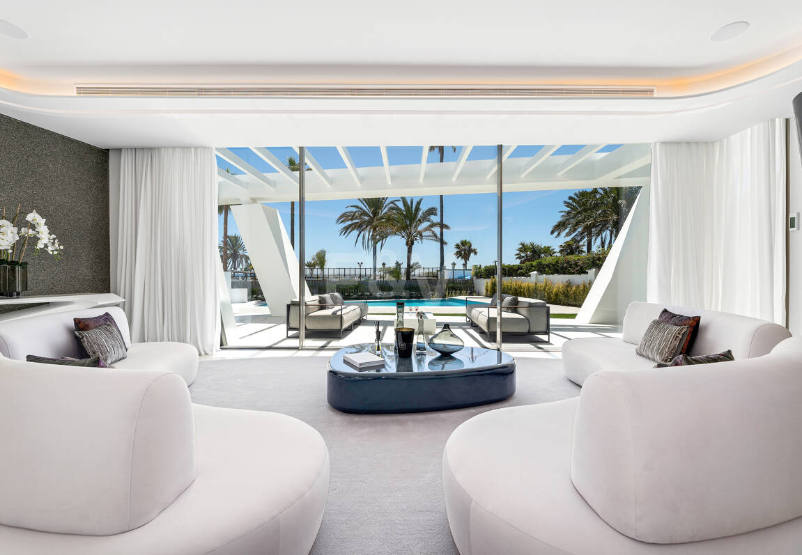 Frontline Beach State-of-the-Art Masterpiece