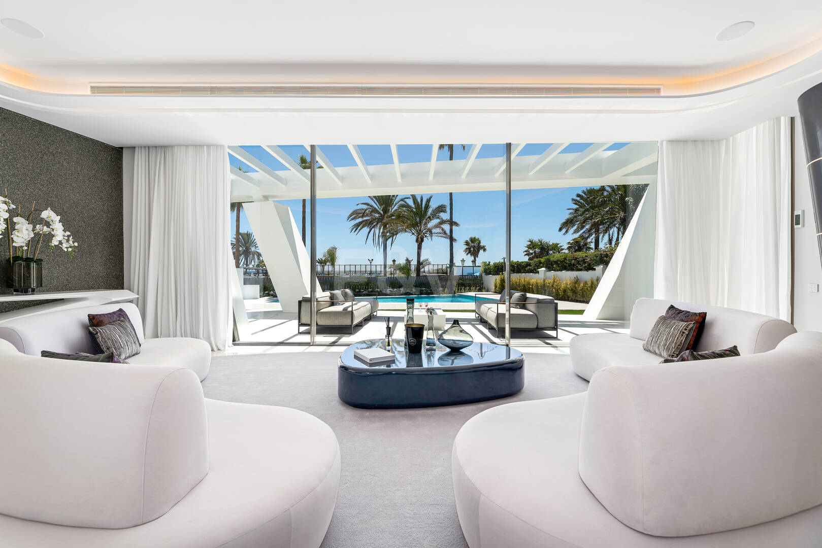 Frontline Beach State-of-the-Art Masterpiece