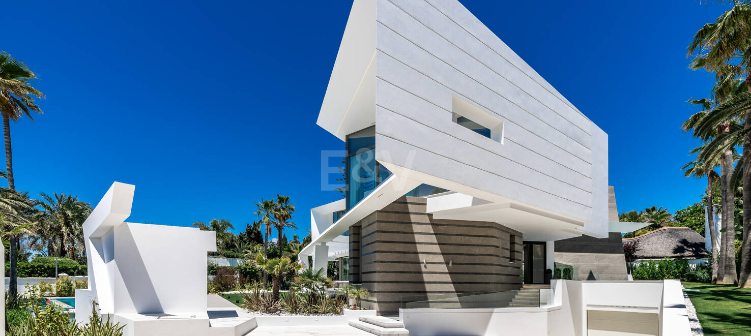 Frontline Beach State-of-the-Art Masterpiece
