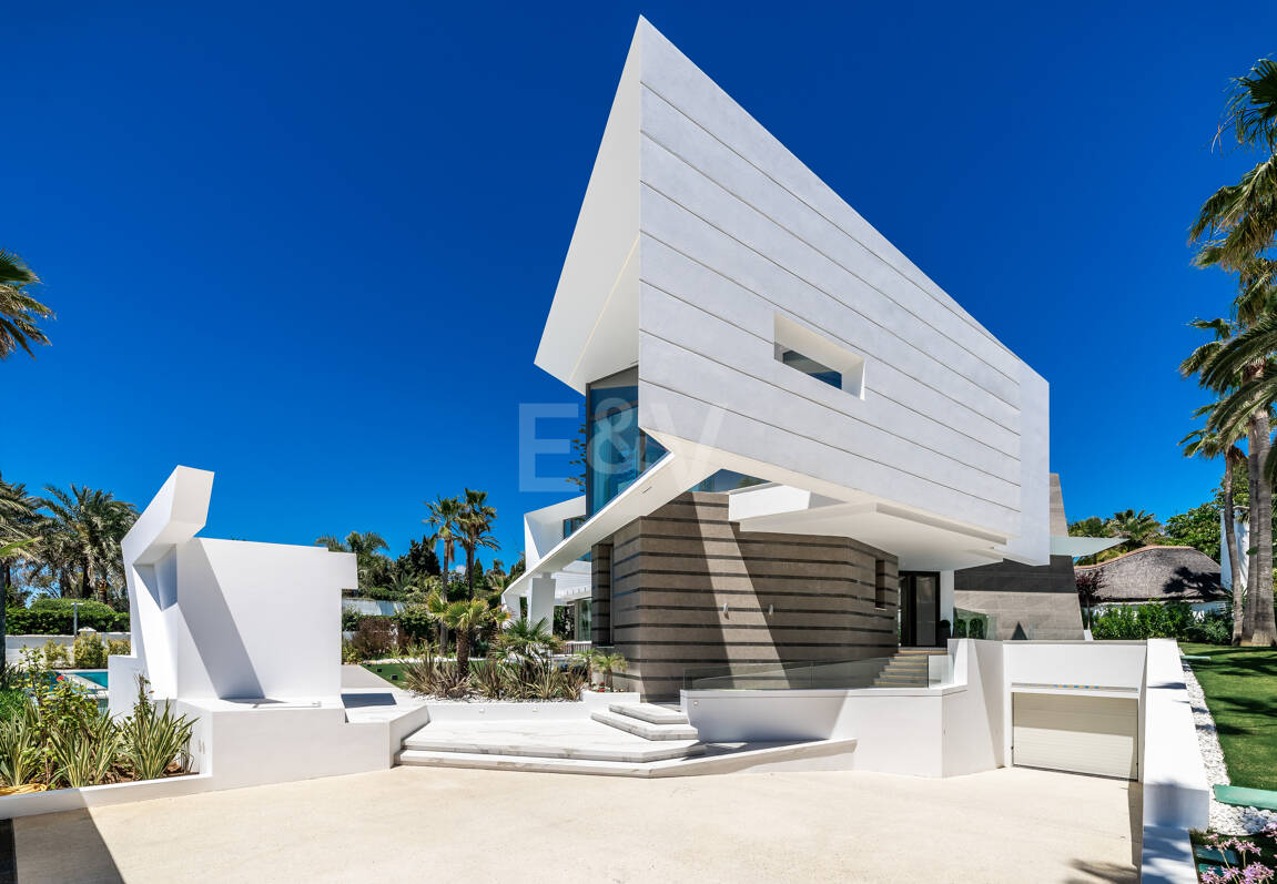 Frontline Beach State-of-the-Art Masterpiece