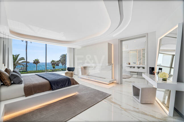 Frontline Beach State-of-the-Art Masterpiece