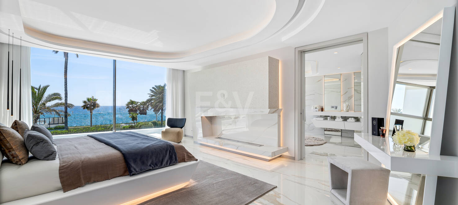 Frontline Beach State-of-the-Art Masterpiece