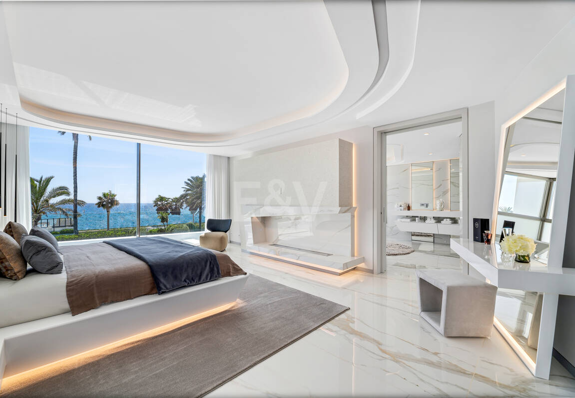 Frontline Beach State-of-the-Art Masterpiece