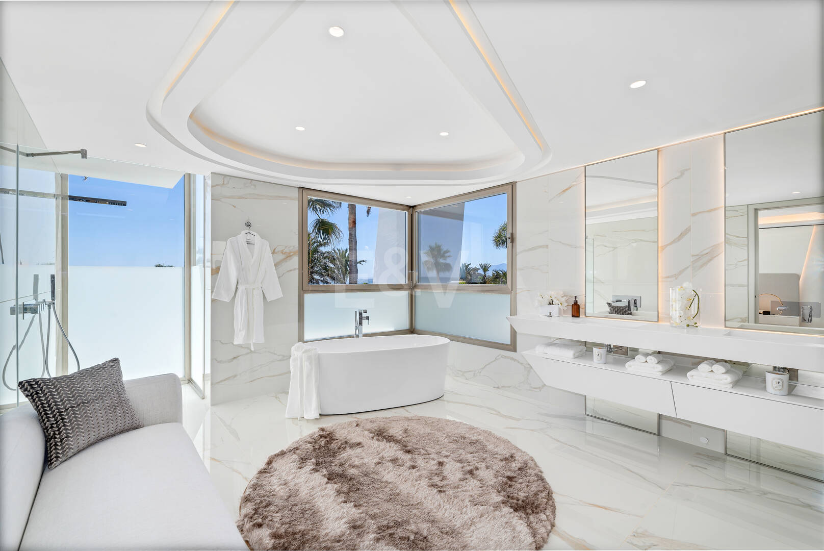 Frontline Beach State-of-the-Art Masterpiece