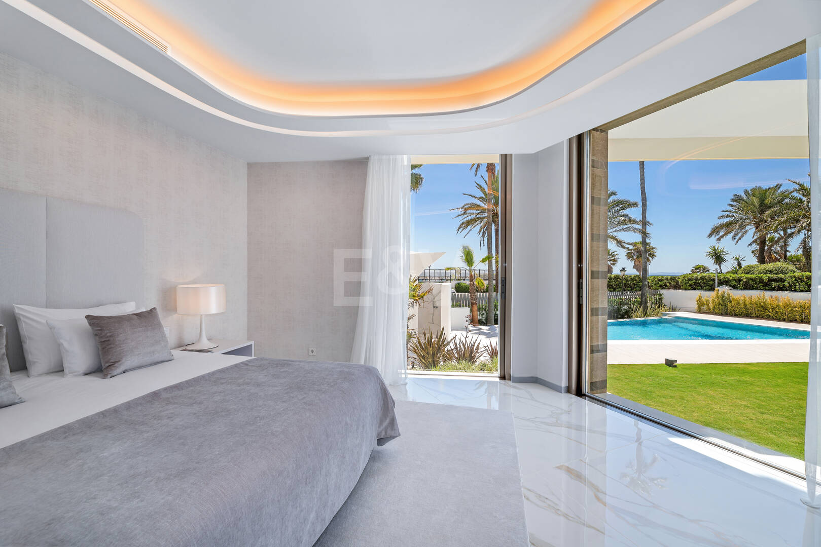 Frontline Beach State-of-the-Art Masterpiece