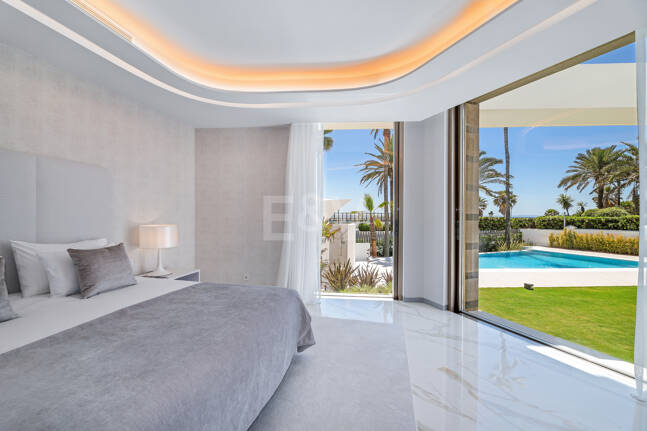 Frontline Beach State-of-the-Art Masterpiece