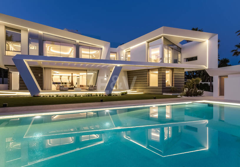 Frontline Beach State-of-the-Art Masterpiece