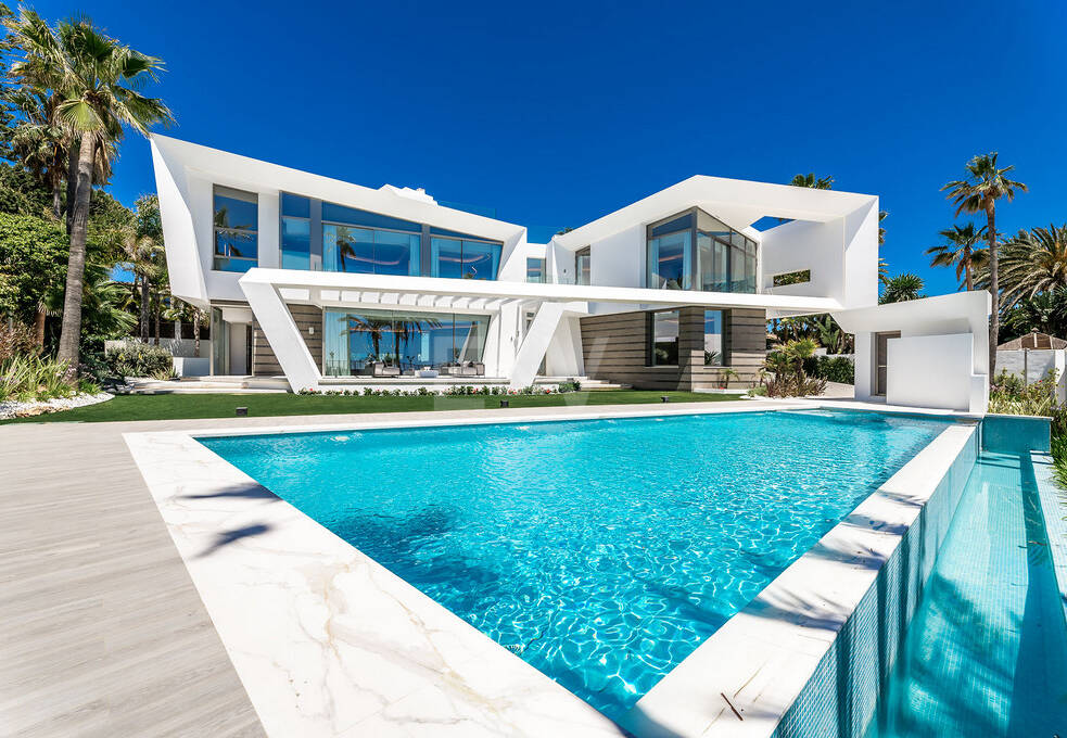 Frontline Beach State-of-the-Art Masterpiece